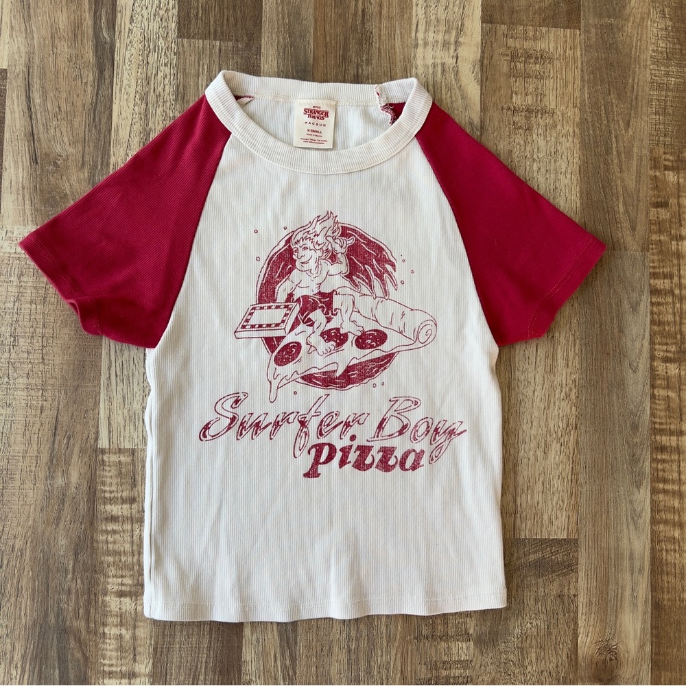 - NEW PACSun Stranger Things tee 4/5